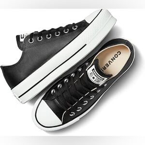 Converse Women's Chuck Taylor All Star Lift Platform
Leather Low Top Sneaker